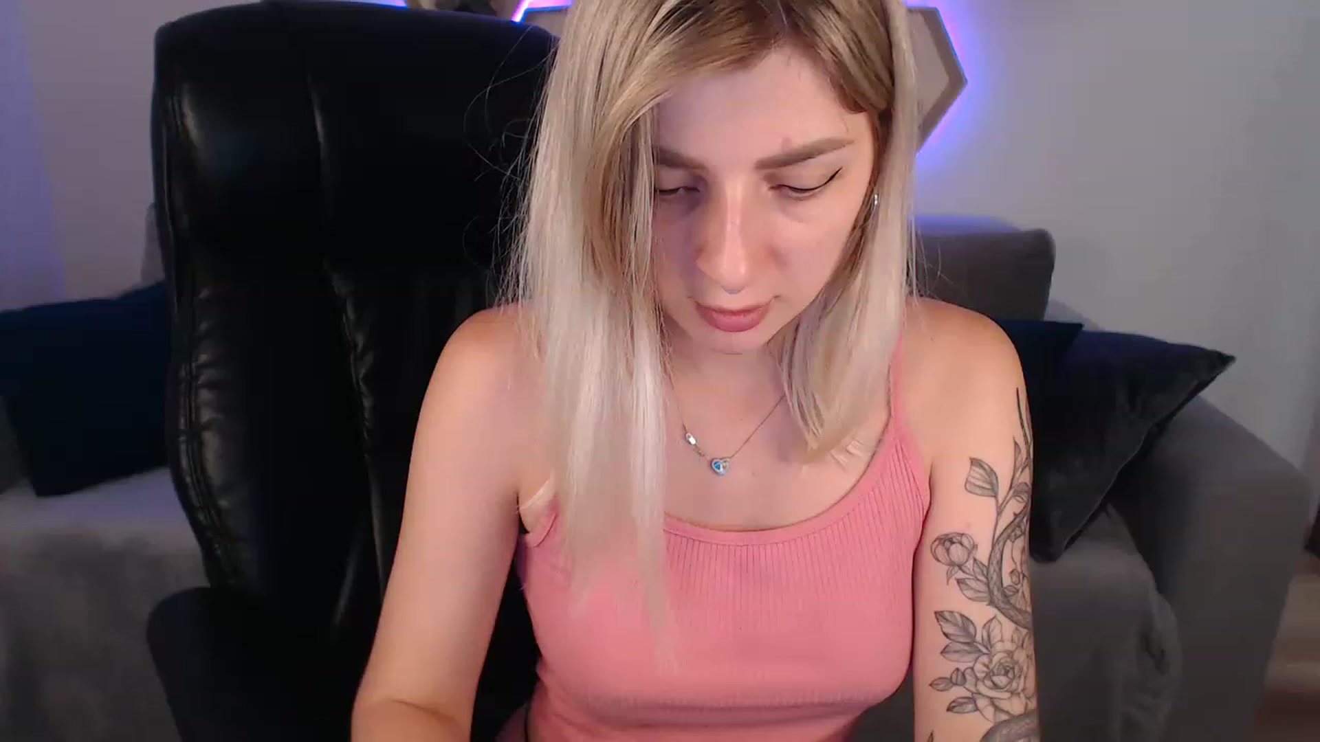 Gallery image thumbnail from NanaFox's myfreecams stream on, 07/27/2023, 13:17 image 12 of 20