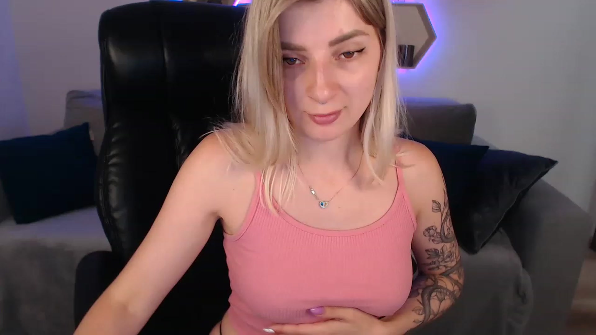 Gallery image thumbnail from NanaFox's myfreecams stream on, 07/27/2023, 13:17 image 14 of 20