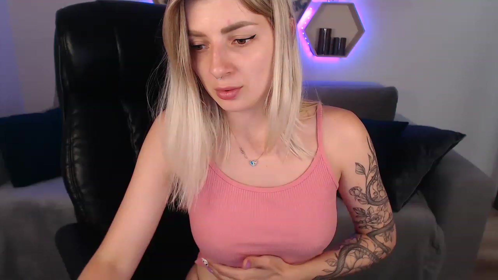 Gallery image thumbnail from NanaFox's myfreecams stream on, 07/27/2023, 13:17 image 11 of 20
