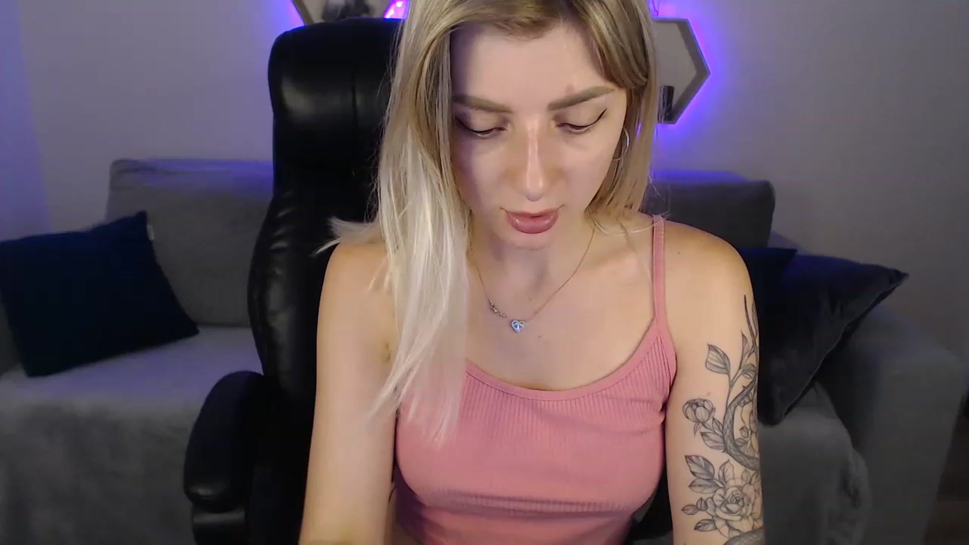 Gallery image thumbnail from NanaFox's myfreecams stream on, 07/27/2023, 13:17 image 18 of 20
