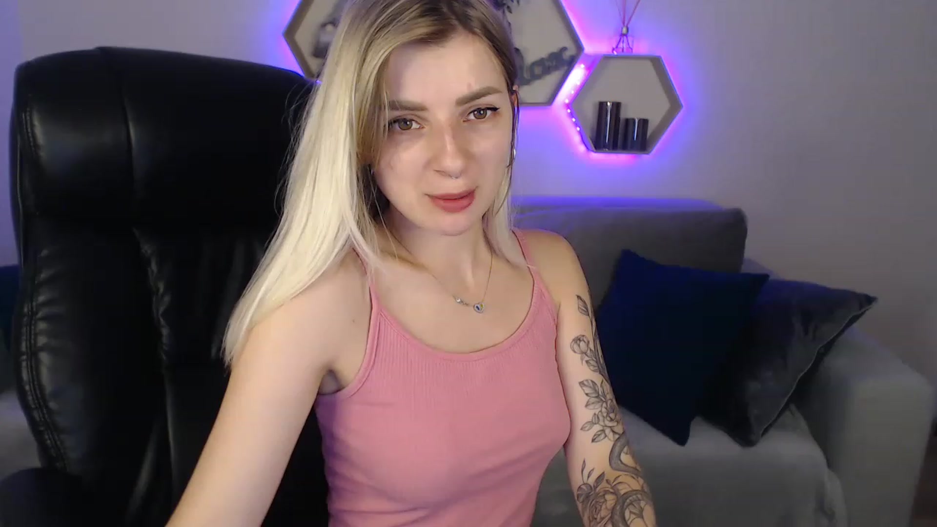 Gallery image thumbnail from NanaFox's myfreecams stream on, 07/27/2023, 13:43 image 18 of 20
