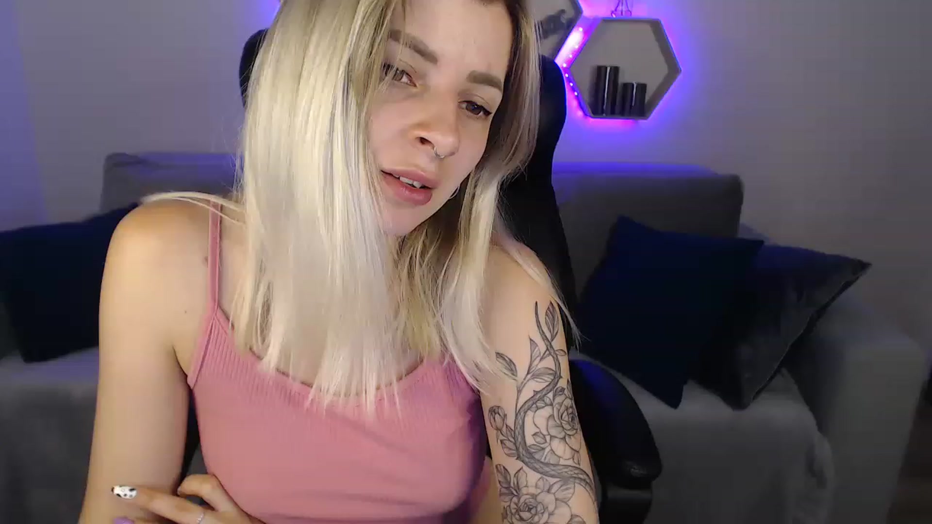 Gallery image thumbnail from NanaFox's myfreecams stream on, 07/27/2023, 13:43 image 15 of 20