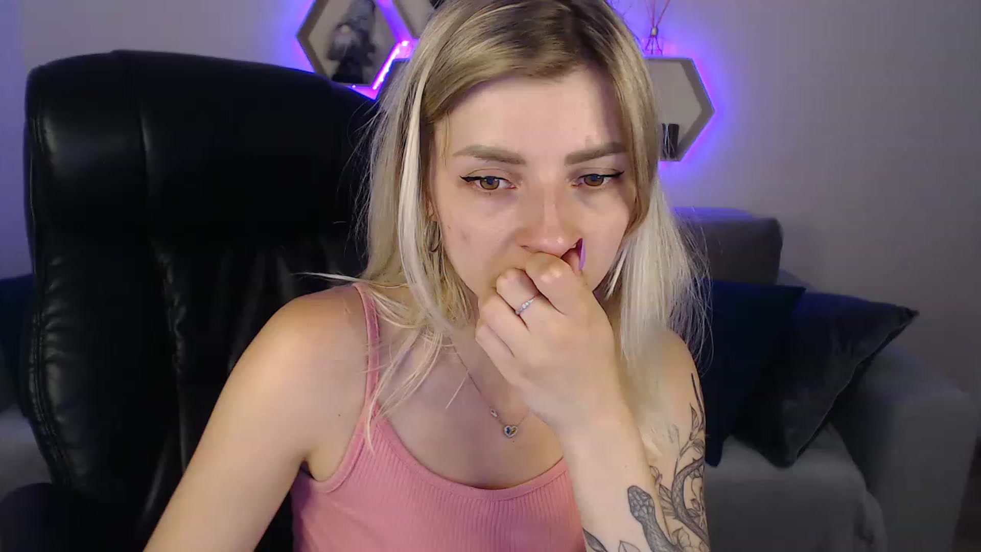 Gallery image thumbnail from NanaFox's myfreecams stream on, 07/27/2023, 13:43 image 17 of 20