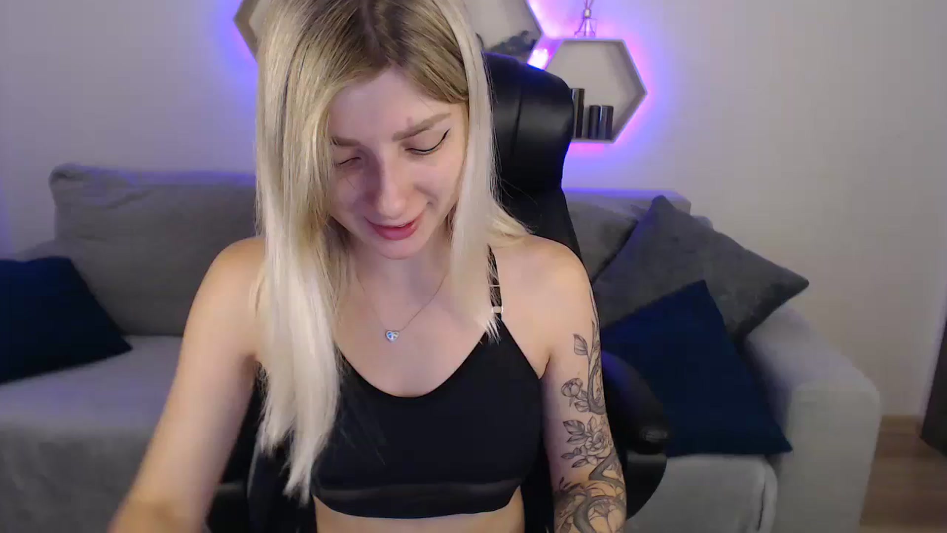 Gallery image thumbnail from NanaFox's myfreecams stream on, 07/29/2023, 09:42 image 1 of 20