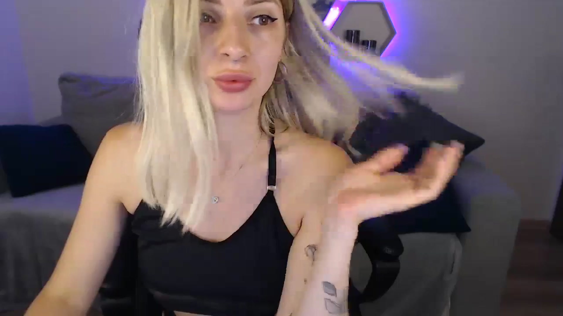 Gallery image thumbnail from NanaFox's myfreecams stream on, 07/29/2023, 10:52 image 5 of 20