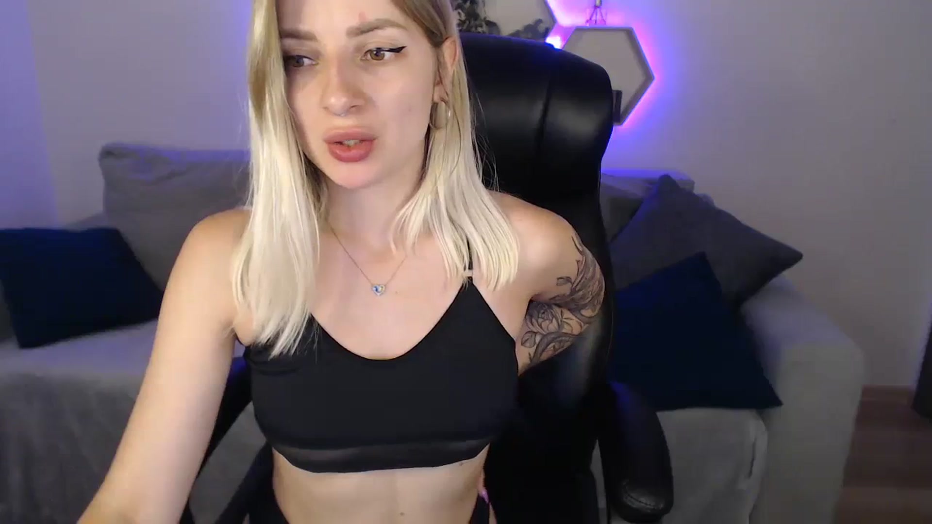 Gallery image thumbnail from NanaFox's myfreecams stream on, 07/29/2023, 10:52 image 10 of 20