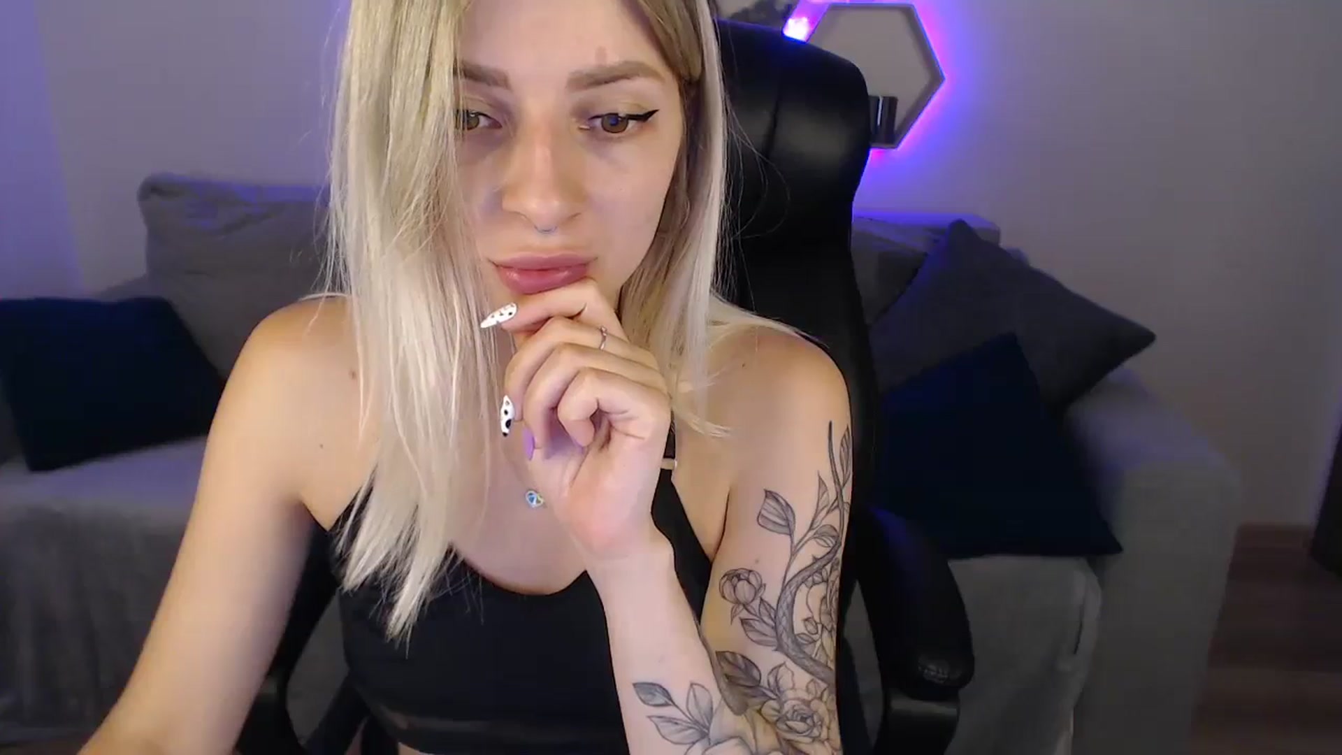 Gallery image thumbnail from NanaFox's myfreecams stream on, 07/29/2023, 10:52 image 4 of 20