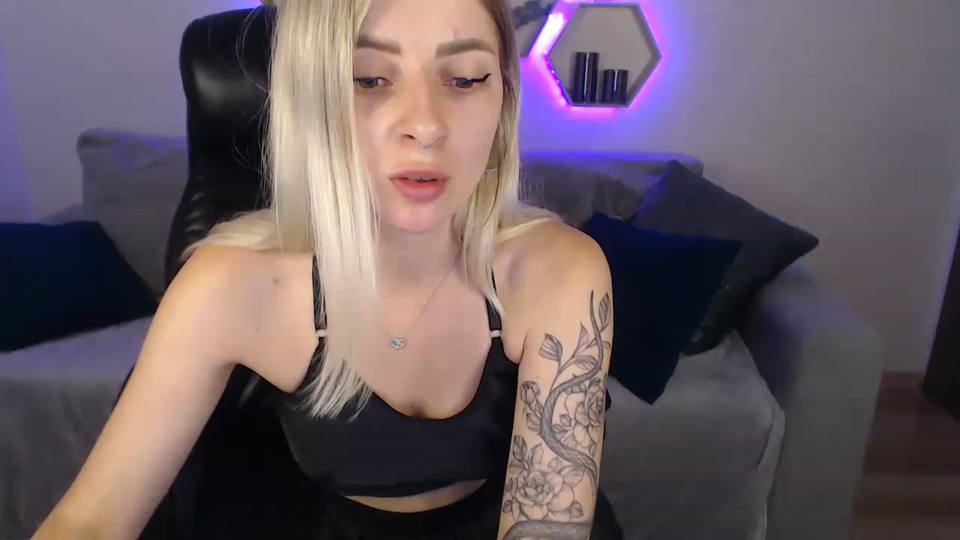Gallery image thumbnail from NanaFox's myfreecams stream on, 07/29/2023, 13:50 image 6 of 20