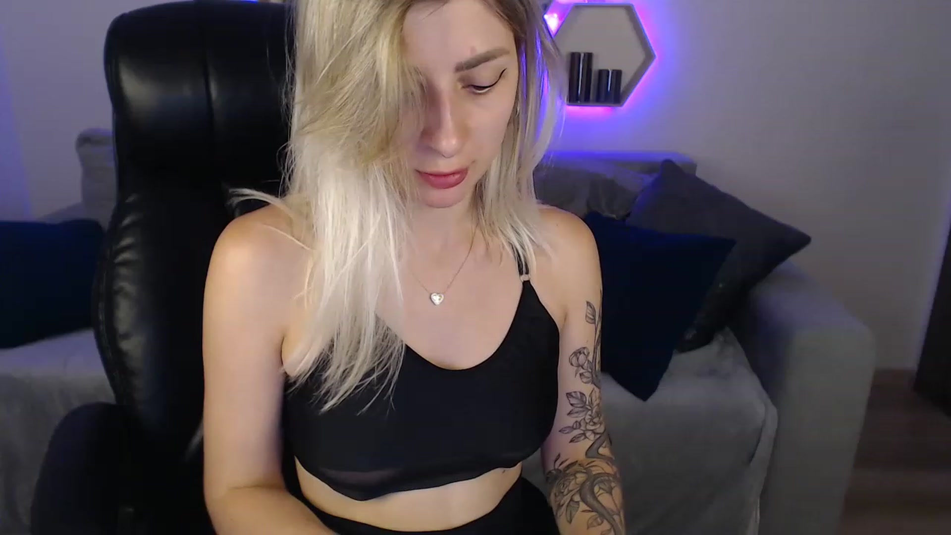 Gallery image thumbnail from NanaFox's myfreecams stream on, 07/29/2023, 13:50 image 14 of 20