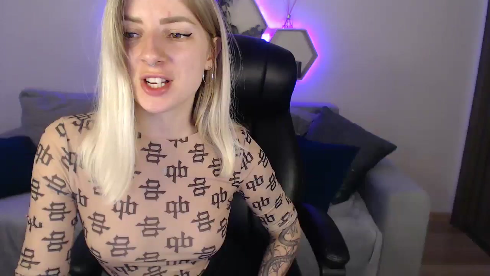 Gallery image thumbnail from NanaFox's myfreecams stream on, 07/30/2023, 09:43 image 1 of 20