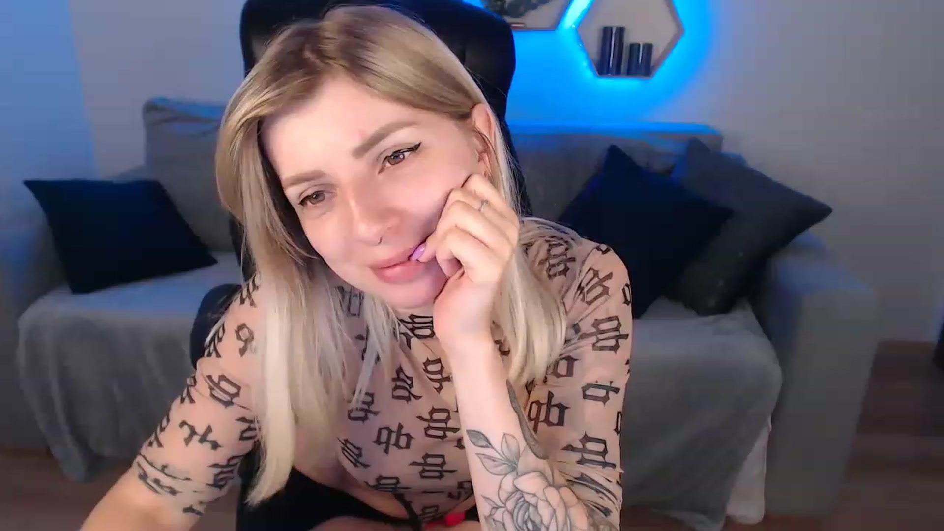Gallery image thumbnail from NanaFox's myfreecams stream on, 07/30/2023, 12:52 image 11 of 20