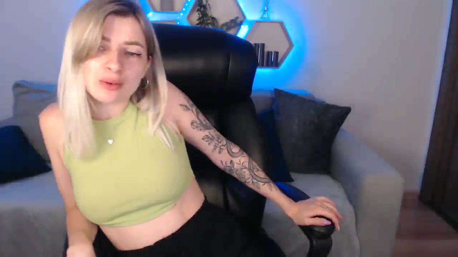 Gallery image thumbnail from NanaFox's myfreecams stream on, 07/31/2023, 10:01 image 14 of 20