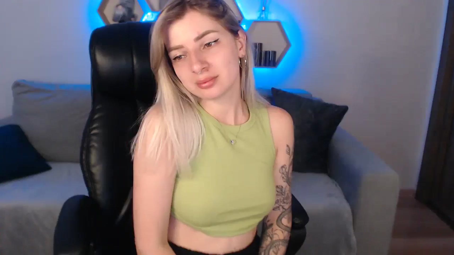 Gallery image thumbnail from NanaFox's myfreecams stream on, 07/31/2023, 10:01 image 7 of 20