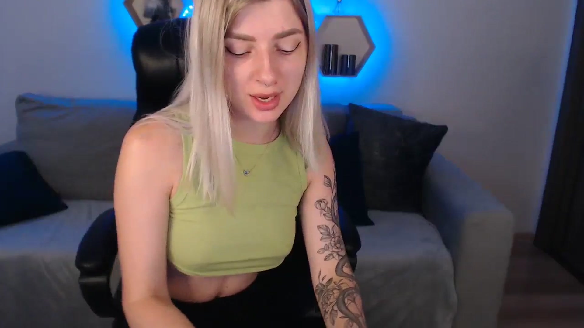 Gallery image thumbnail from NanaFox's myfreecams stream on, 07/31/2023, 10:01 image 3 of 20
