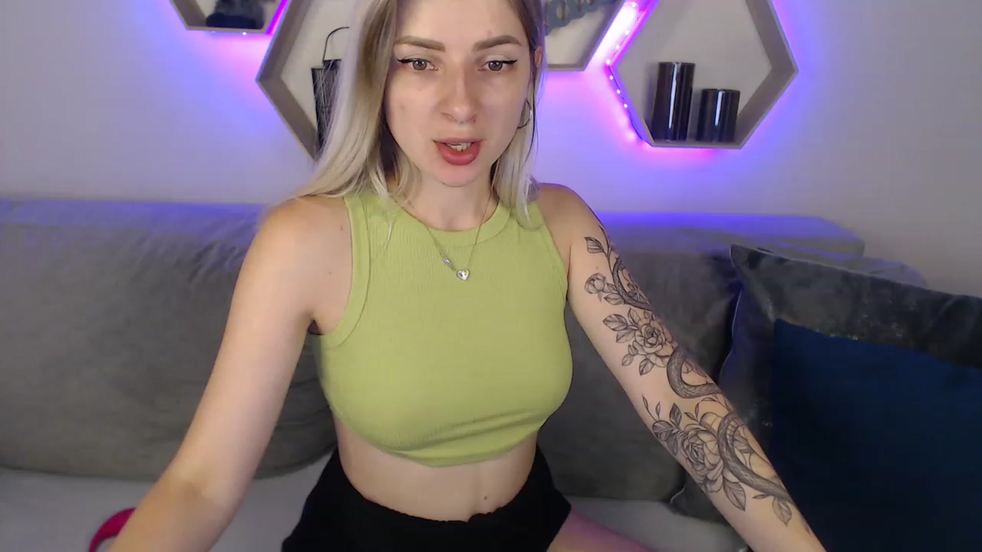 Gallery image thumbnail from NanaFox's myfreecams stream on, 07/31/2023, 13:39 image 1 of 20