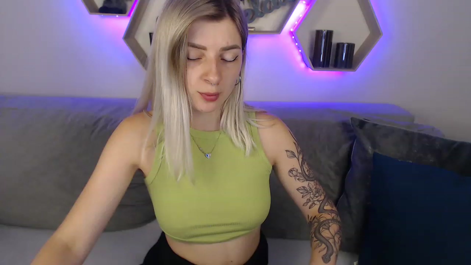 Gallery image thumbnail from NanaFox's myfreecams stream on, 07/31/2023, 13:39 image 3 of 20