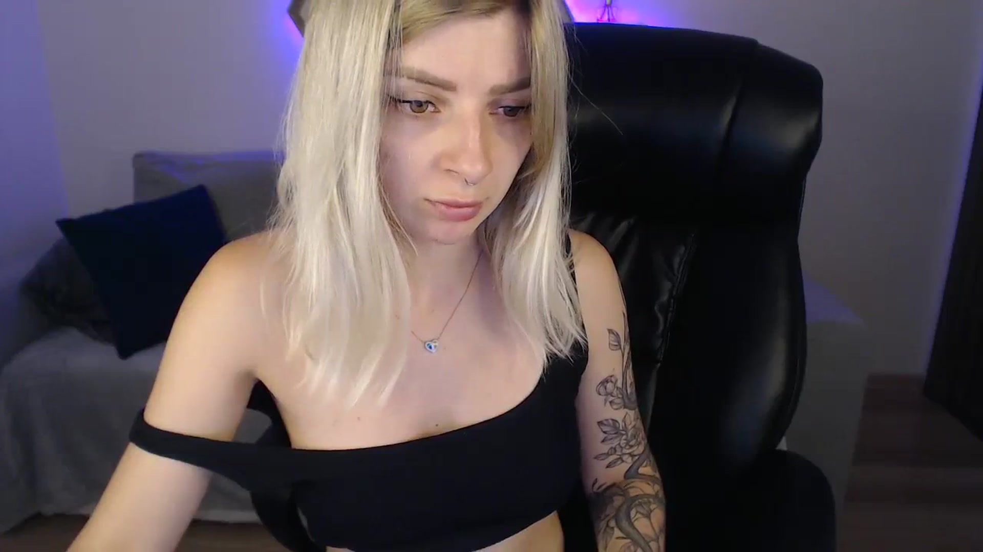 Gallery image thumbnail from NanaFox's myfreecams stream on, 08/03/2023, 10:16 image 19 of 20