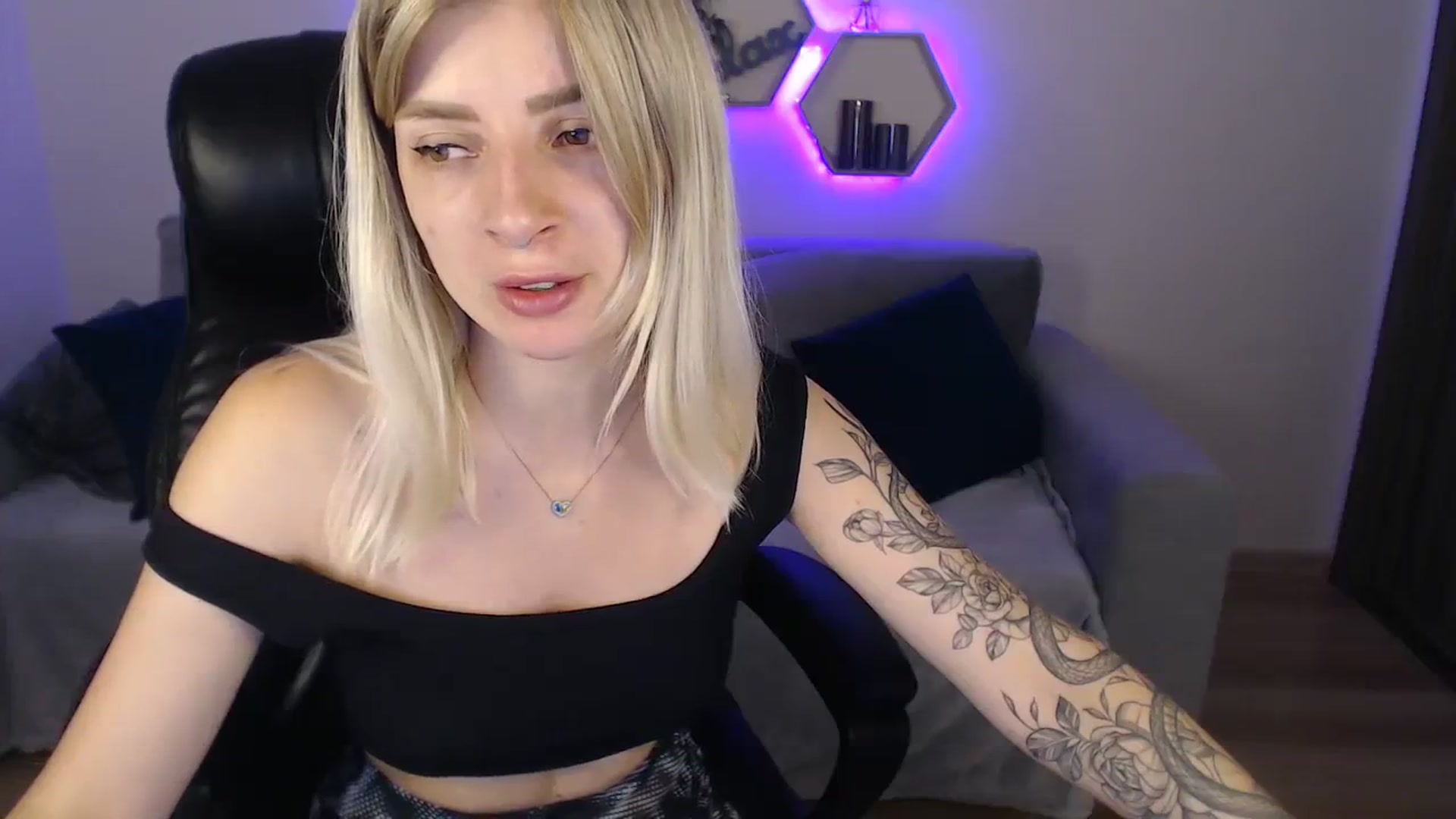 Gallery image thumbnail from NanaFox's myfreecams stream on, 08/03/2023, 10:16 image 4 of 20