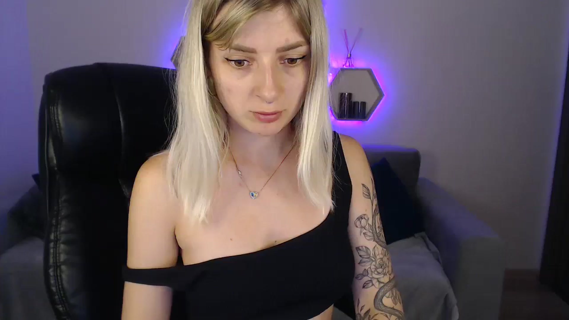 Gallery image thumbnail from NanaFox's myfreecams stream on, 08/03/2023, 11:01 image 14 of 20