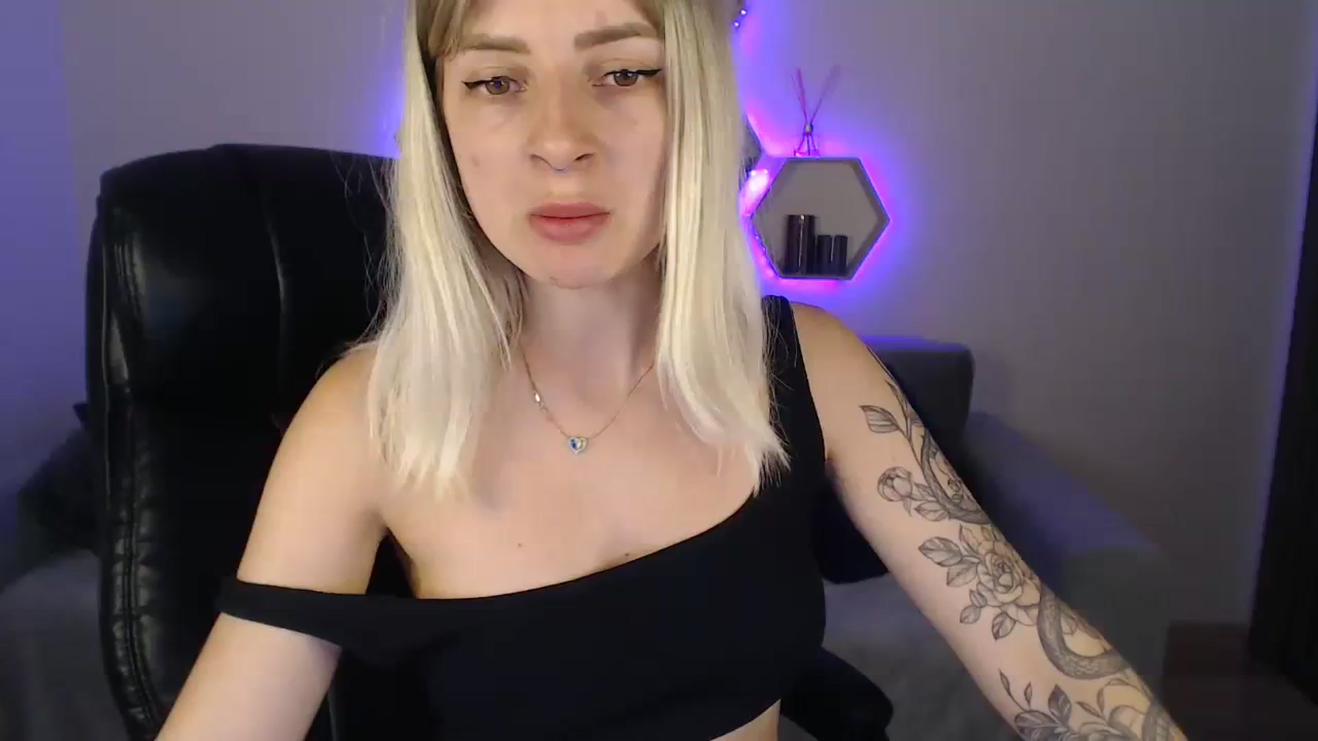 Gallery image thumbnail from NanaFox's myfreecams stream on, 08/03/2023, 11:01 image 15 of 20