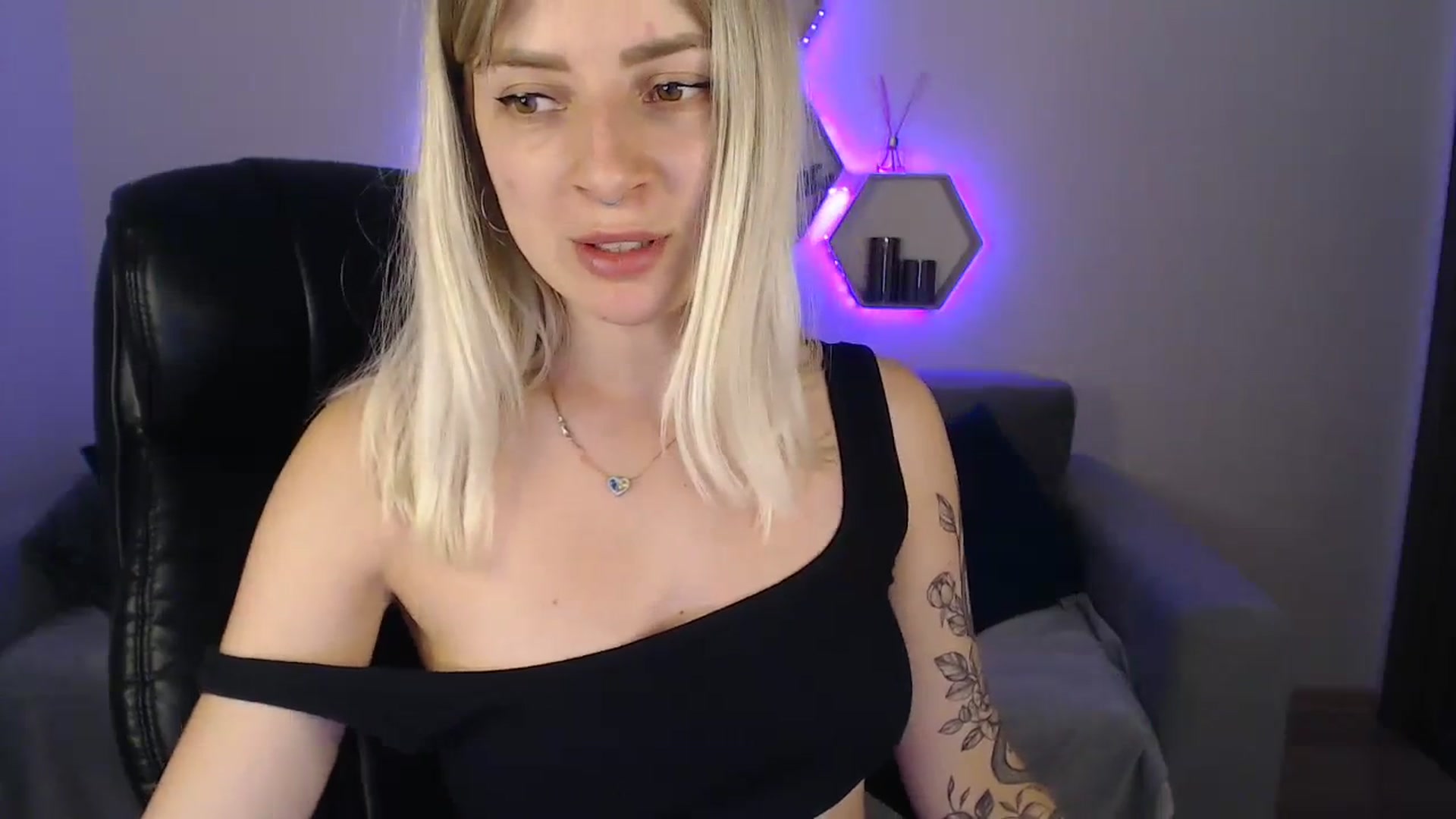 Gallery image thumbnail from NanaFox's myfreecams stream on, 08/03/2023, 11:01 image 16 of 20