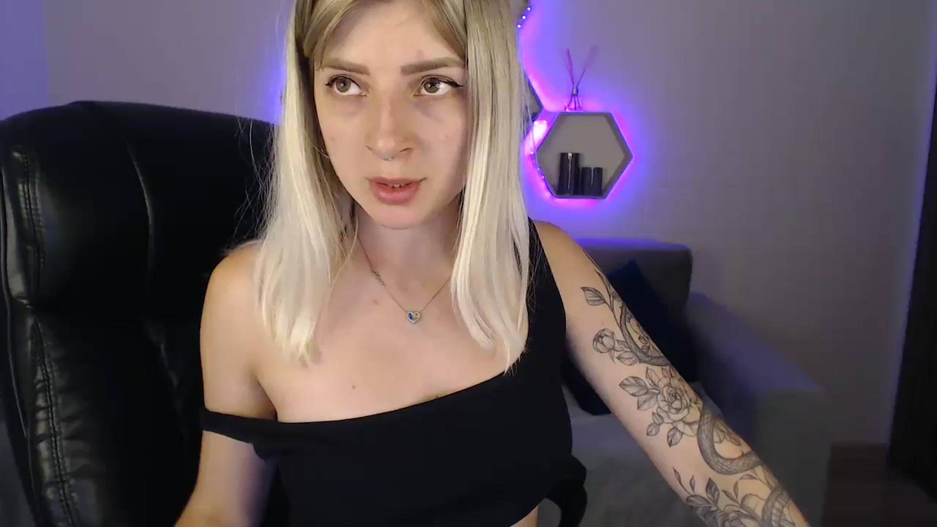 Gallery image thumbnail from NanaFox's myfreecams stream on, 08/03/2023, 11:01 image 13 of 20