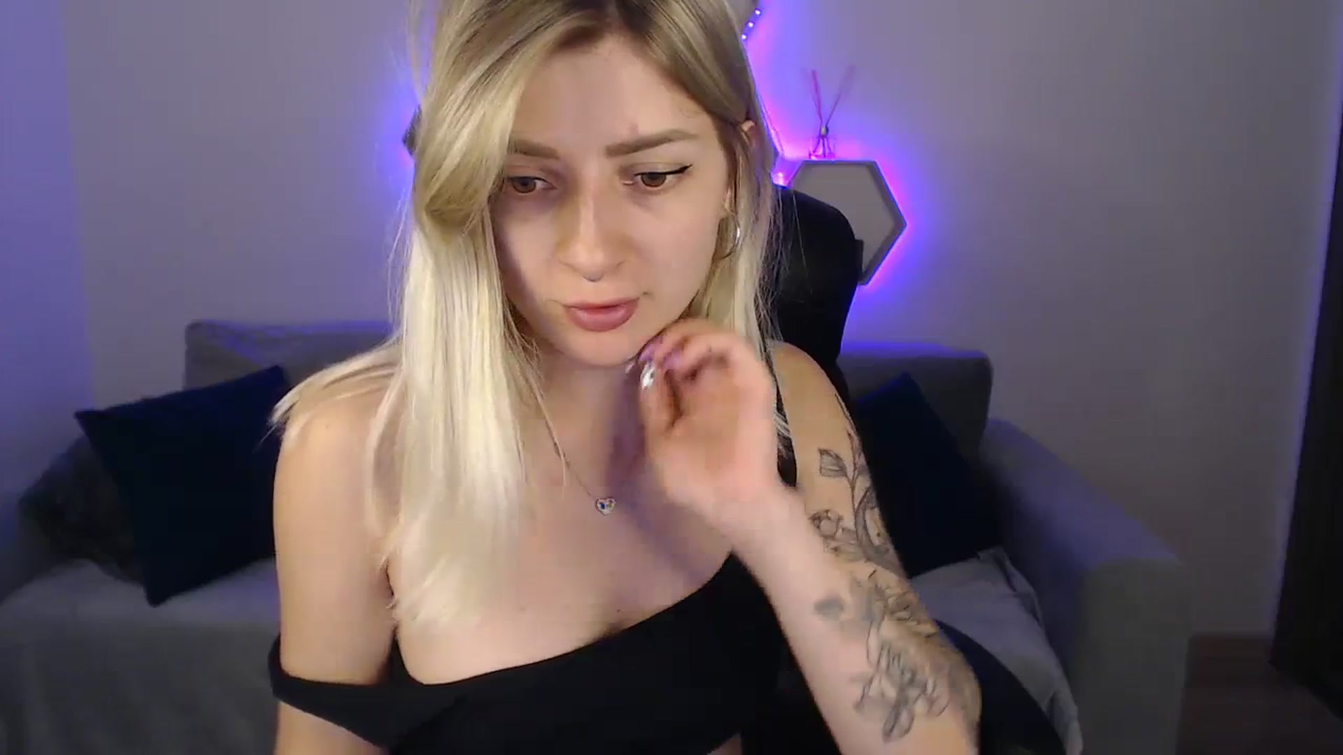 Gallery image thumbnail from NanaFox's myfreecams stream on, 08/03/2023, 11:01 image 20 of 20