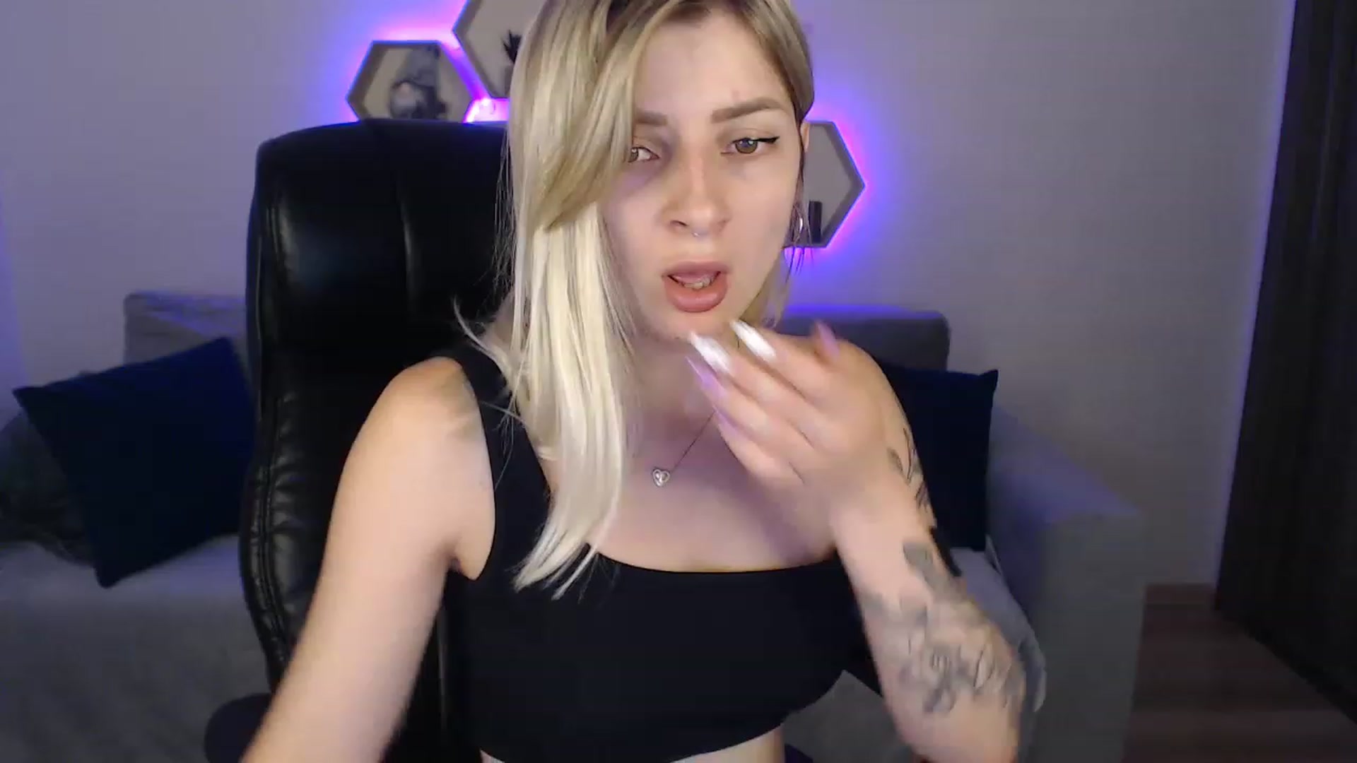 Gallery image thumbnail from NanaFox's myfreecams stream on, 08/03/2023, 11:45 image 18 of 20