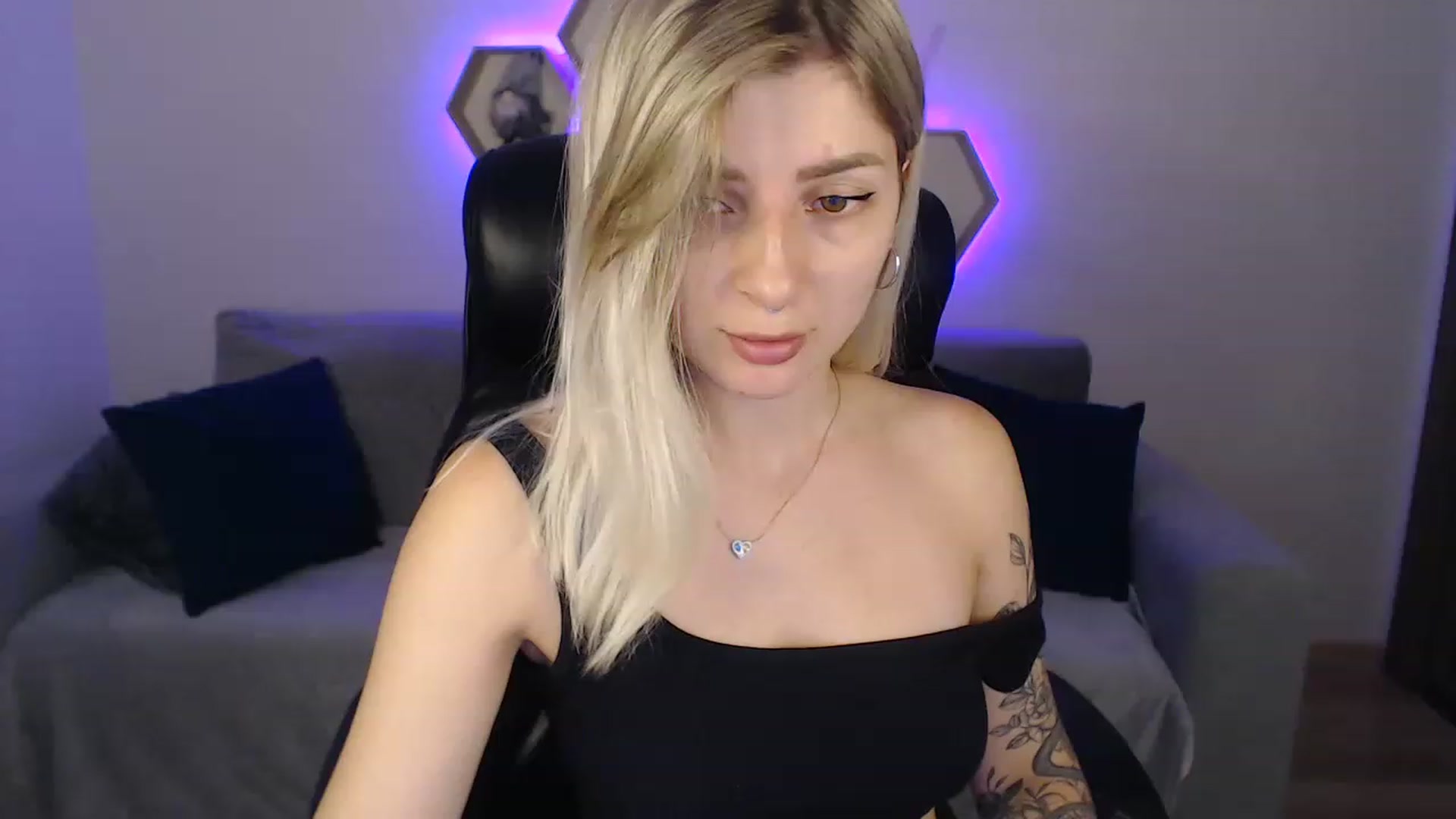 Gallery image thumbnail from NanaFox's myfreecams stream on, 08/03/2023, 11:45 image 20 of 20