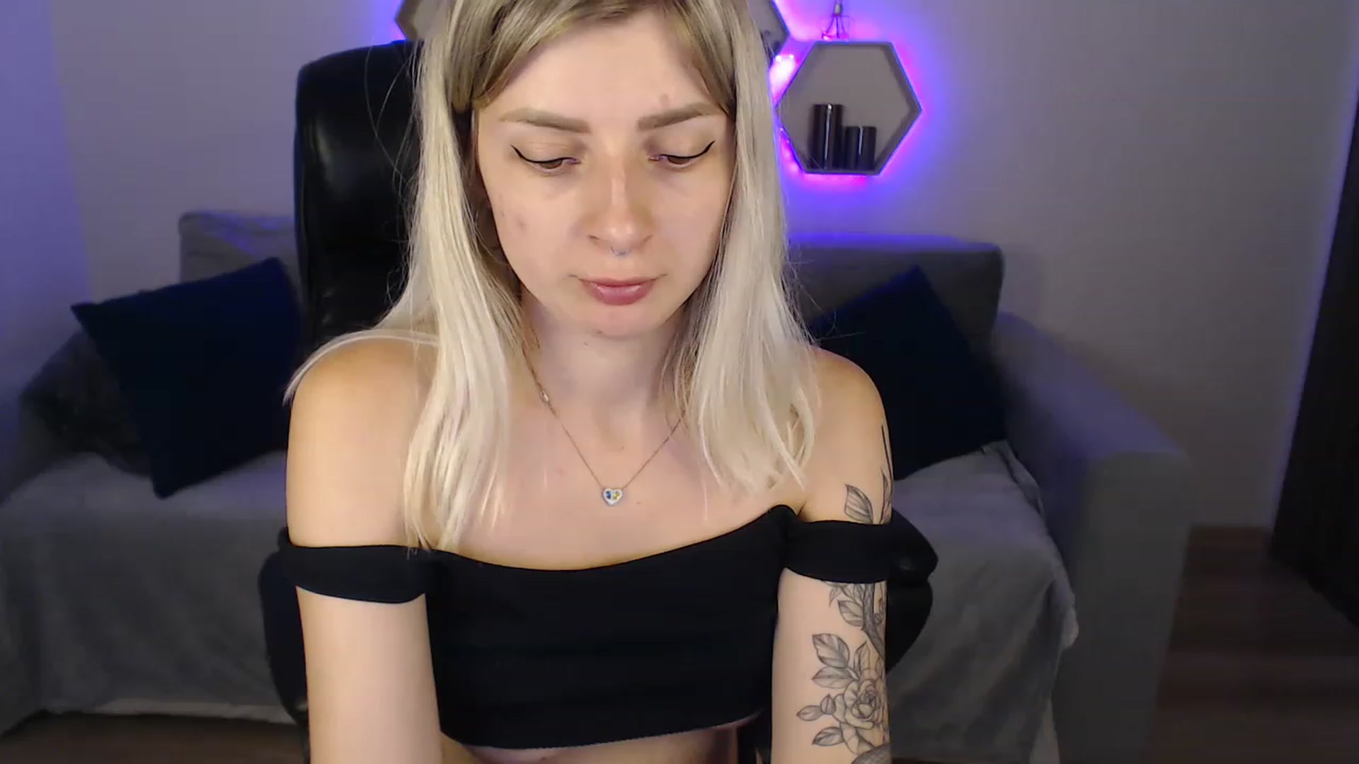Gallery image thumbnail from NanaFox's myfreecams stream on, 08/03/2023, 11:45 image 6 of 20