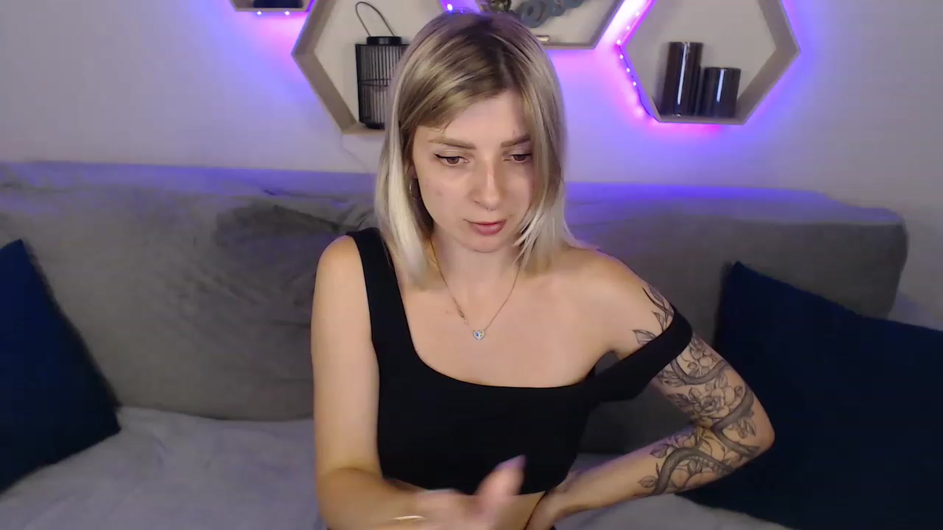 Gallery image thumbnail from NanaFox's myfreecams stream on, 08/03/2023, 13:19 image 8 of 20