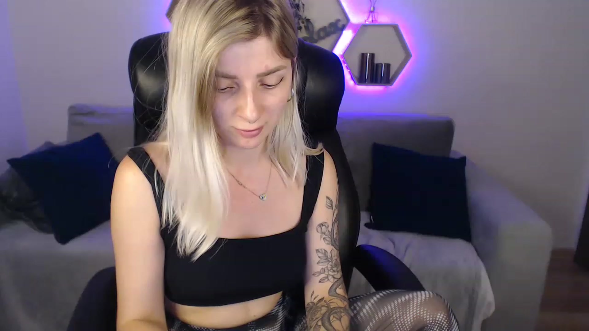Gallery image thumbnail from NanaFox's myfreecams stream on, 08/03/2023, 13:59 image 9 of 20