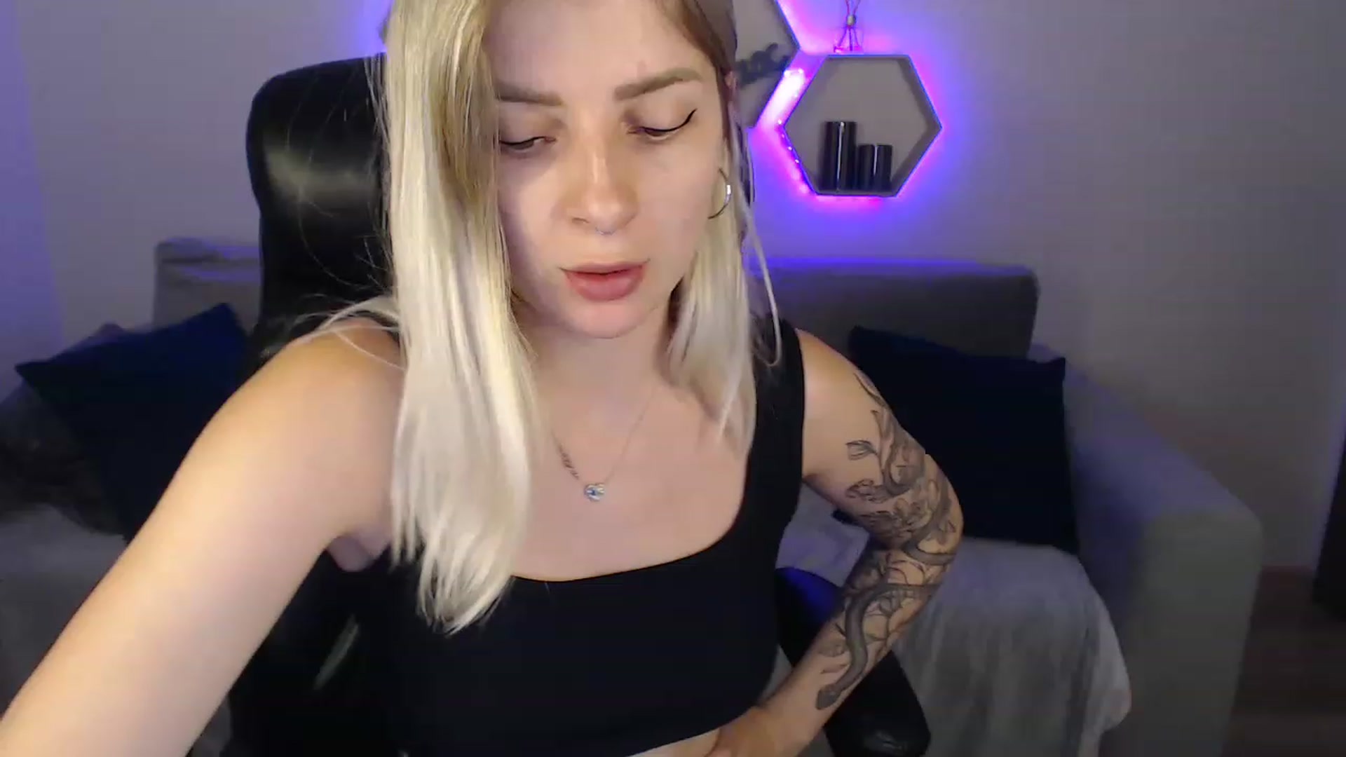 Gallery image thumbnail from NanaFox's myfreecams stream on, 08/03/2023, 13:59 image 5 of 20