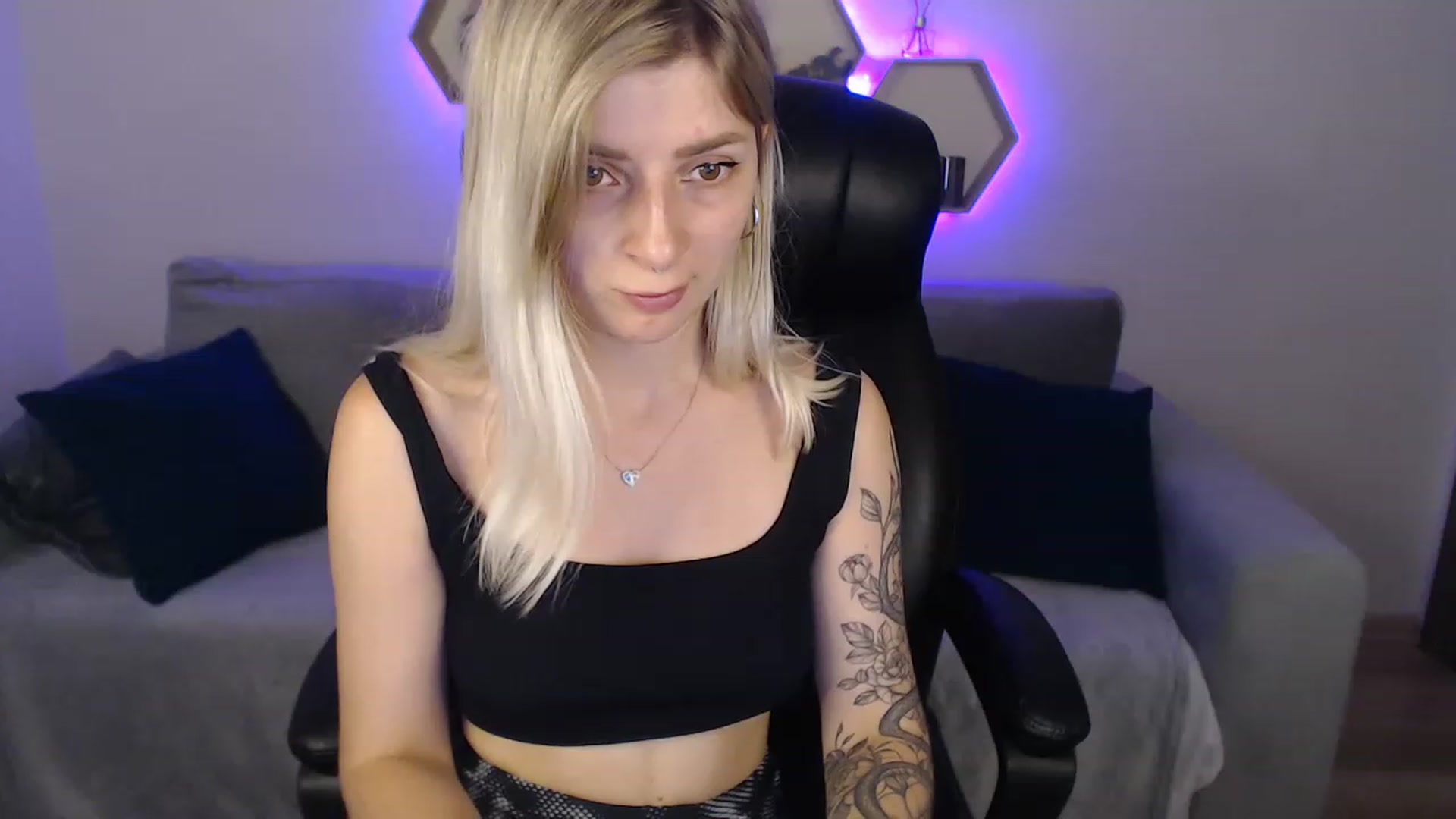 Gallery image thumbnail from NanaFox's myfreecams stream on, 08/03/2023, 13:59 image 13 of 20