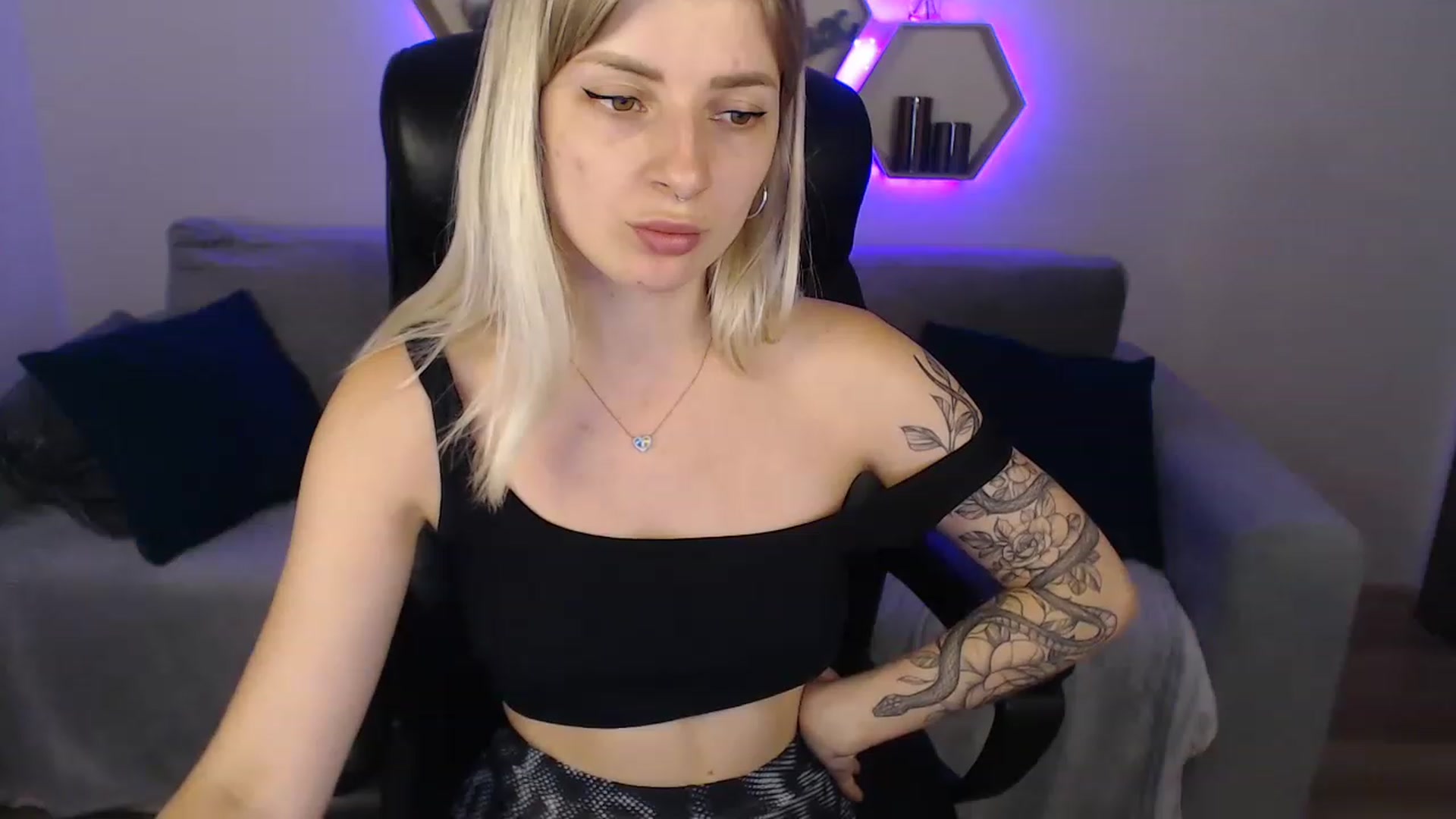 Gallery image thumbnail from NanaFox's myfreecams stream on, 08/03/2023, 13:59 image 18 of 20