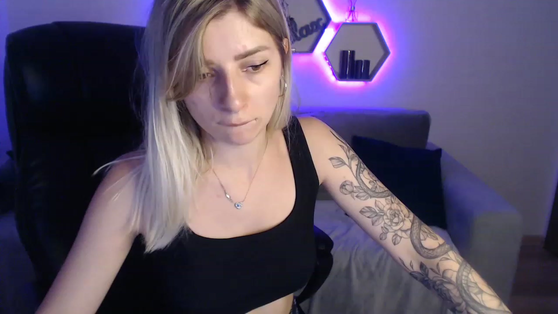 Gallery image thumbnail from NanaFox's myfreecams stream on, 08/03/2023, 13:59 image 3 of 20