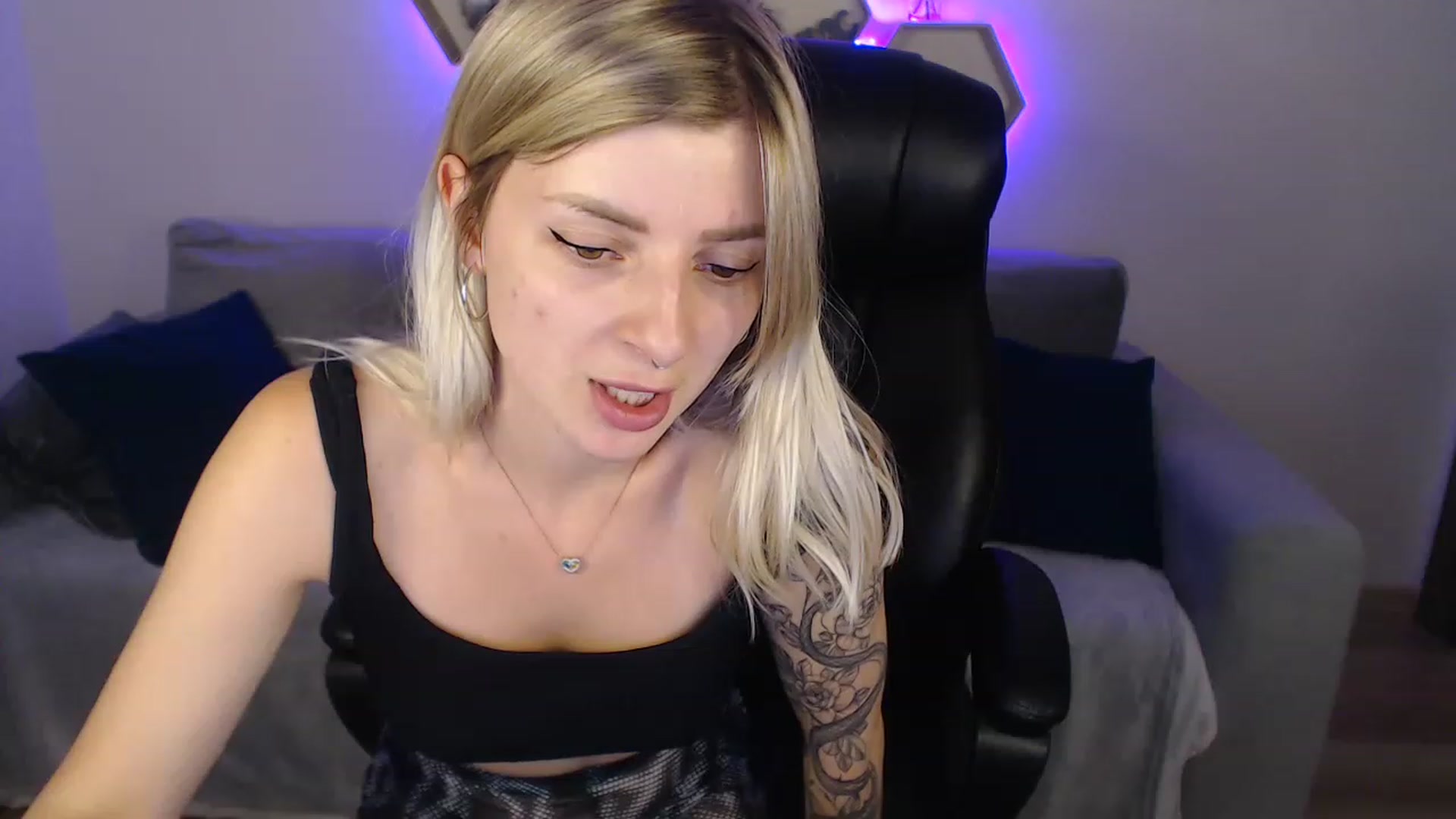 Gallery image thumbnail from NanaFox's myfreecams stream on, 08/03/2023, 13:59 image 16 of 20