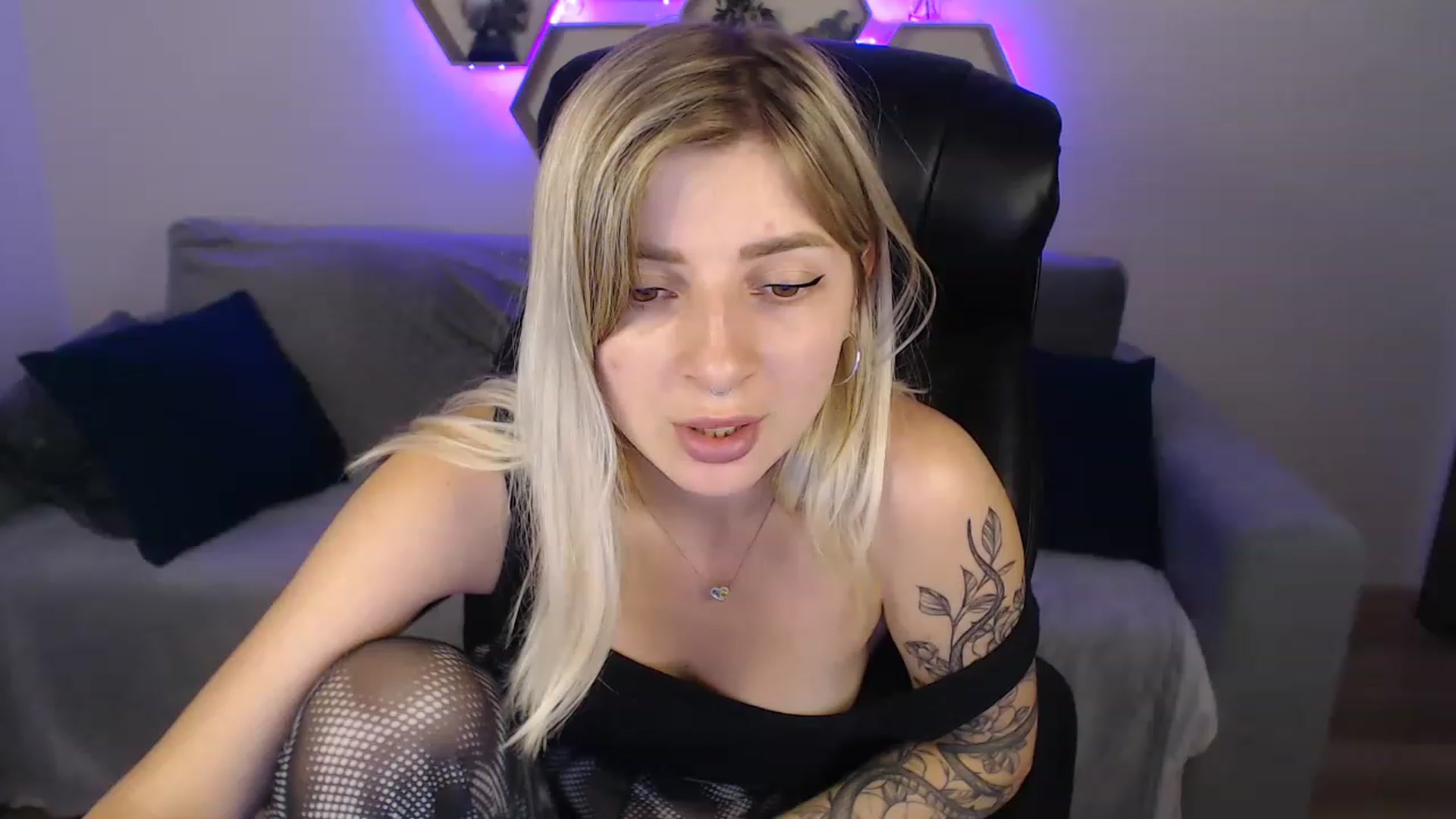 Gallery image thumbnail from NanaFox's myfreecams stream on, 08/03/2023, 13:59 image 20 of 20