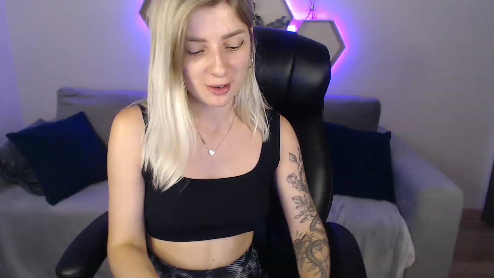 Gallery image thumbnail from NanaFox's myfreecams stream on, 08/03/2023, 13:59 image 7 of 20