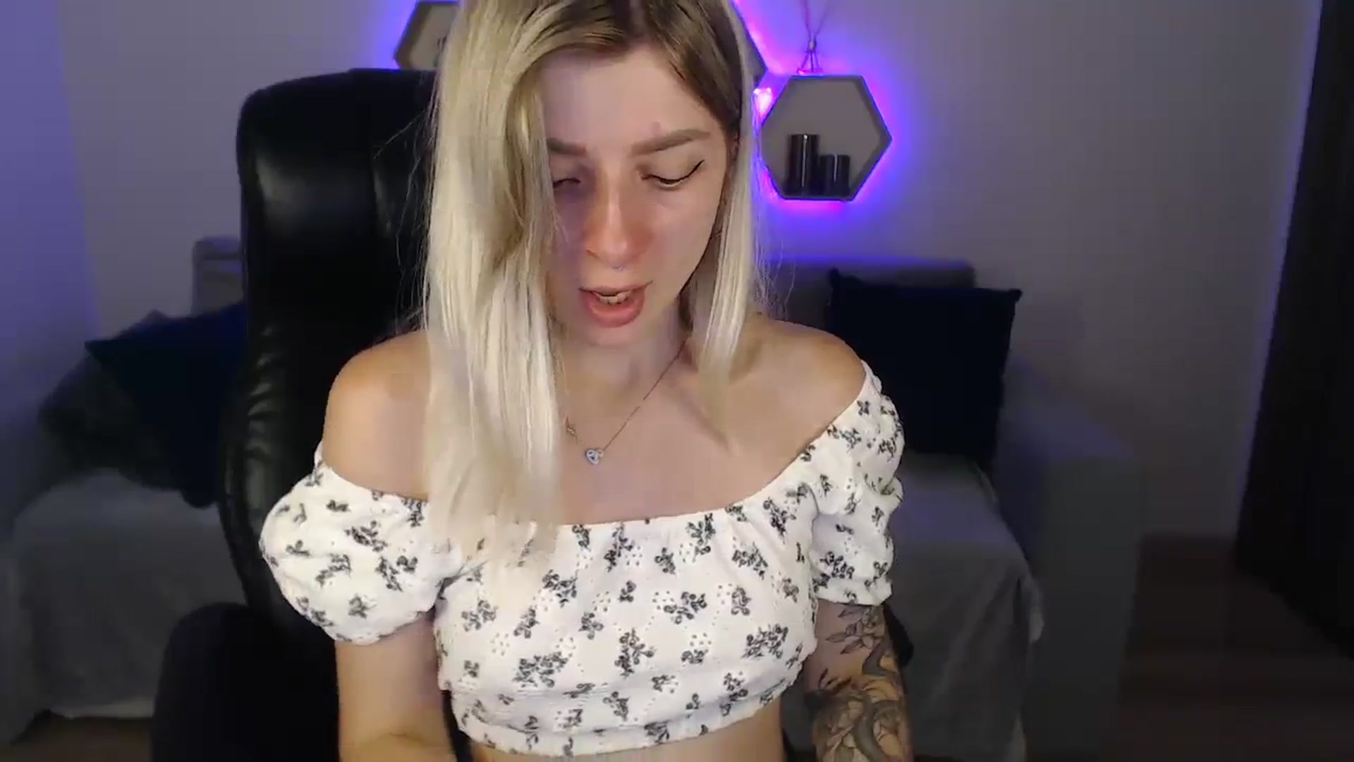 Gallery image thumbnail from NanaFox's myfreecams stream on, 08/04/2023, 09:48 image 18 of 20