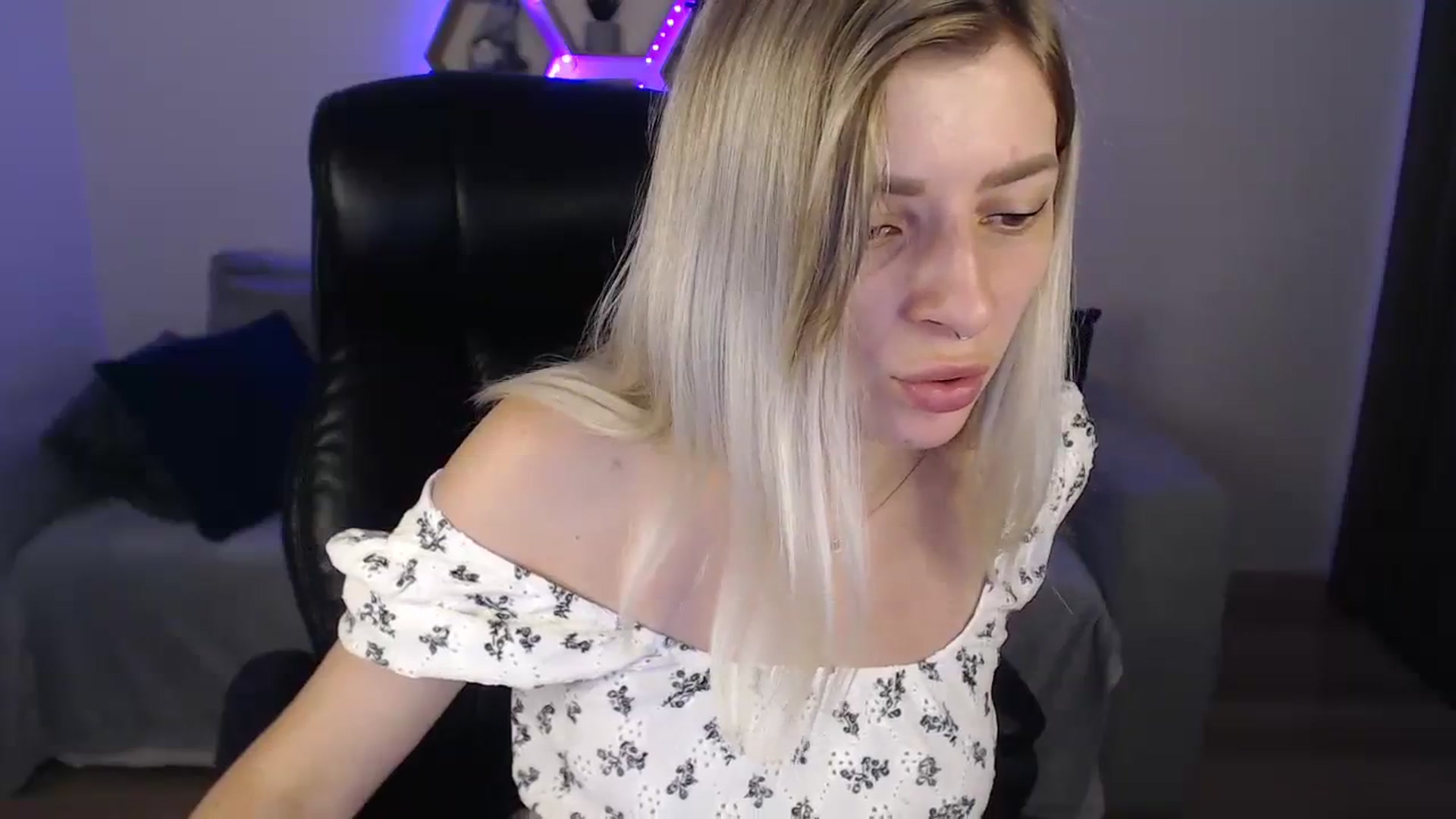 Gallery image thumbnail from NanaFox's myfreecams stream on, 08/04/2023, 09:48 image 9 of 20