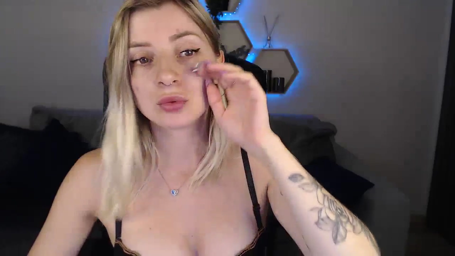 Gallery image thumbnail from NanaFox's myfreecams stream on, 08/06/2023, 13:34 image 18 of 20