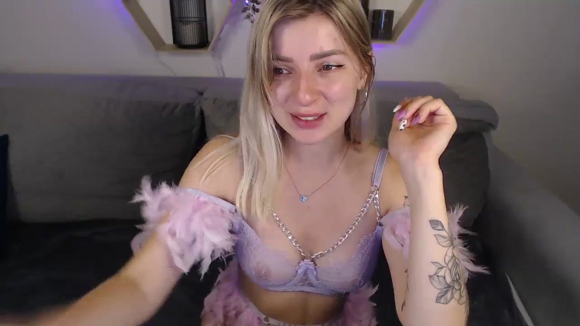 Gallery image thumbnail from NanaFox's myfreecams stream on, 08/08/2023, 10:30 image 11 of 20