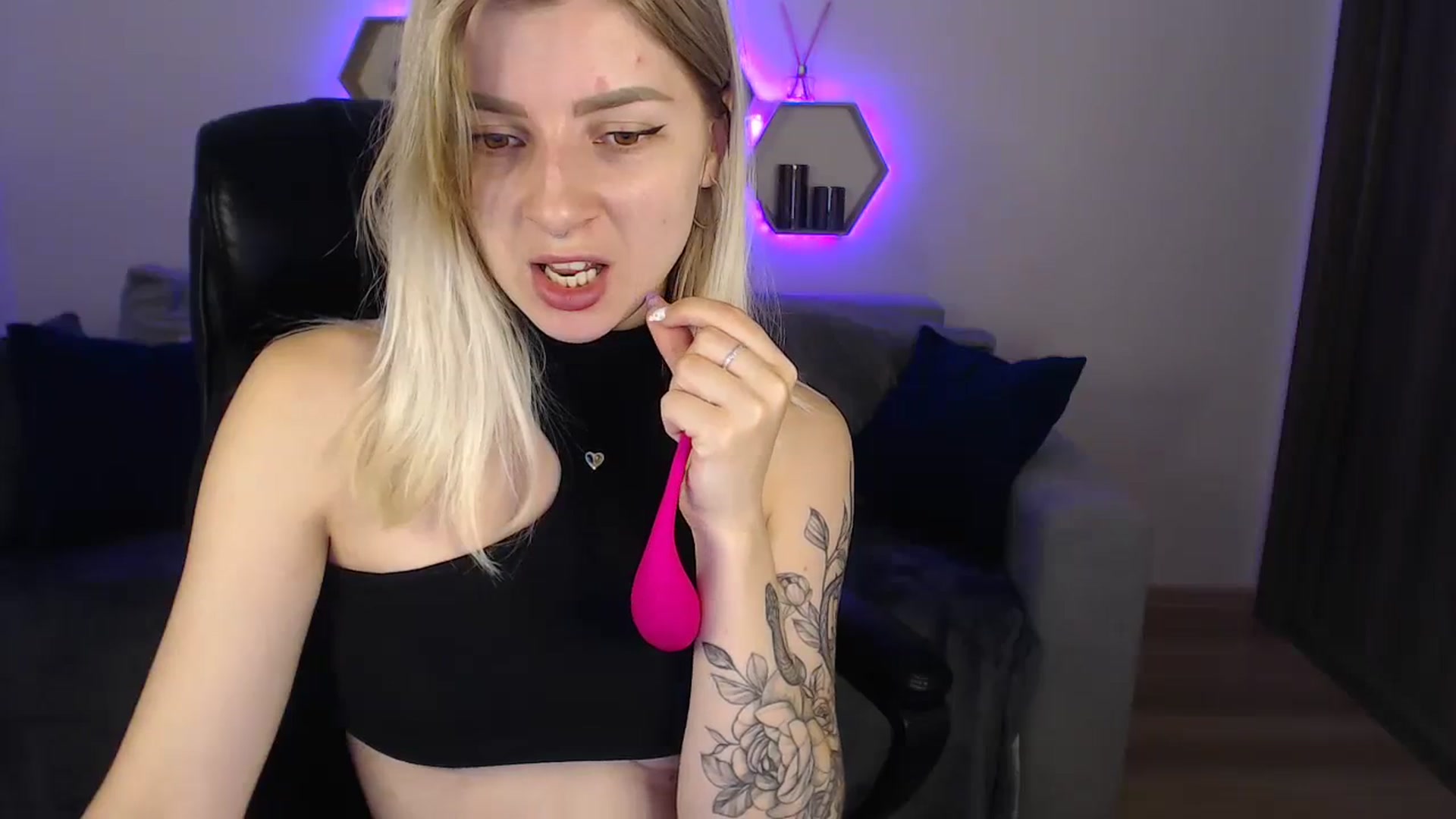 Gallery image thumbnail from NanaFox's myfreecams stream on, 08/09/2023, 08:48 image 3 of 20