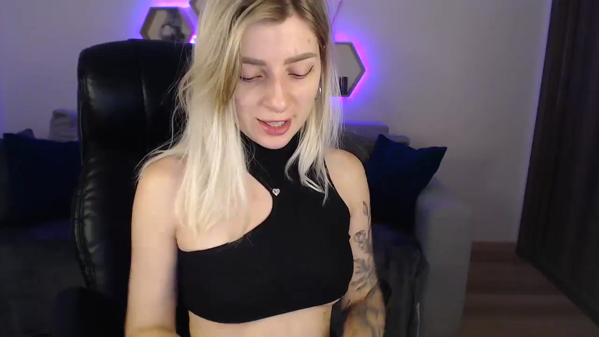 Gallery image thumbnail from NanaFox's myfreecams stream on, 08/09/2023, 08:48 image 2 of 20