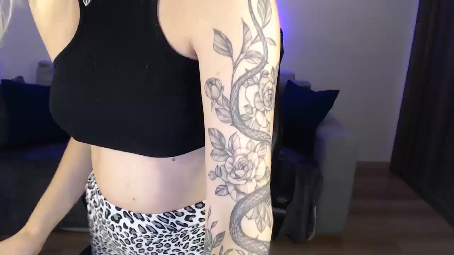 Gallery image thumbnail from NanaFox's myfreecams stream on, 08/09/2023, 08:48 image 14 of 20