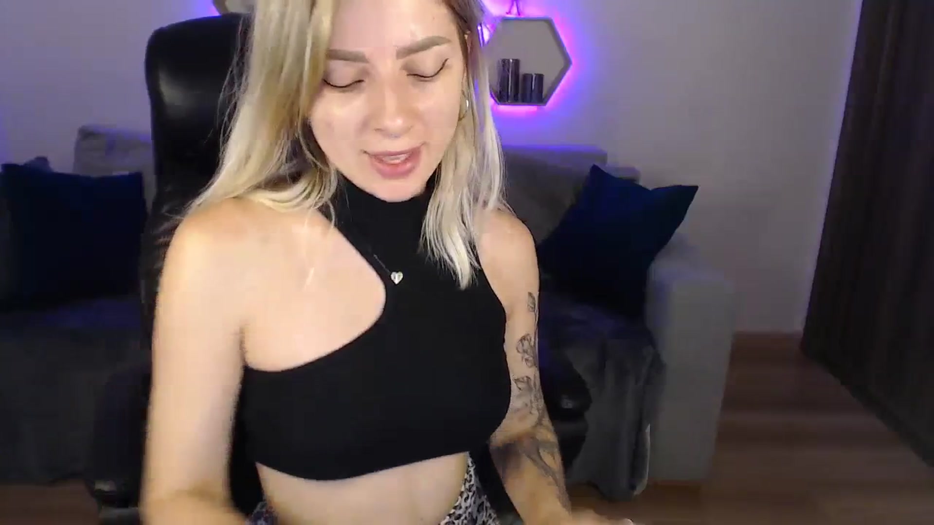 Gallery image thumbnail from NanaFox's myfreecams stream on, 08/09/2023, 08:48 image 18 of 20