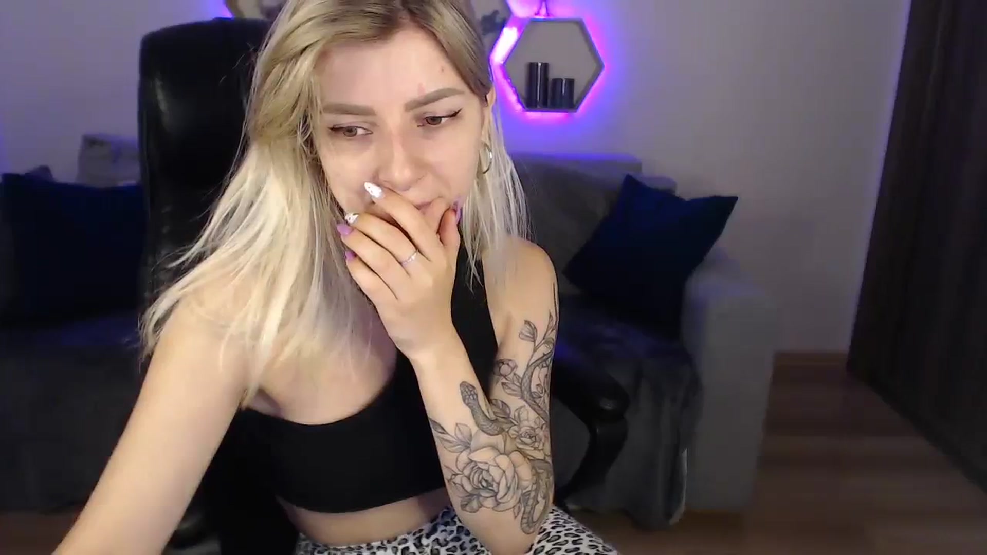 Gallery image thumbnail from NanaFox's myfreecams stream on, 08/09/2023, 08:48 image 7 of 20
