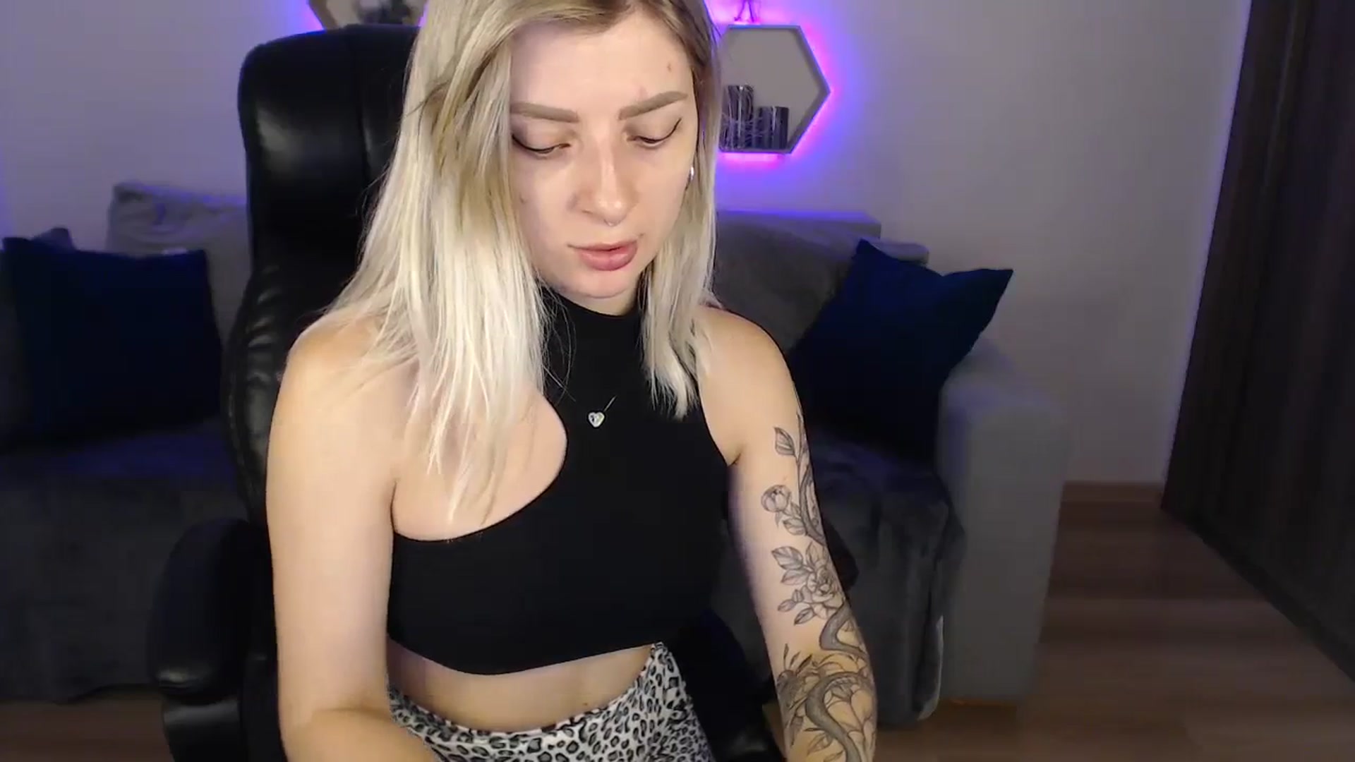 Gallery image thumbnail from NanaFox's myfreecams stream on, 08/09/2023, 08:48 image 19 of 20