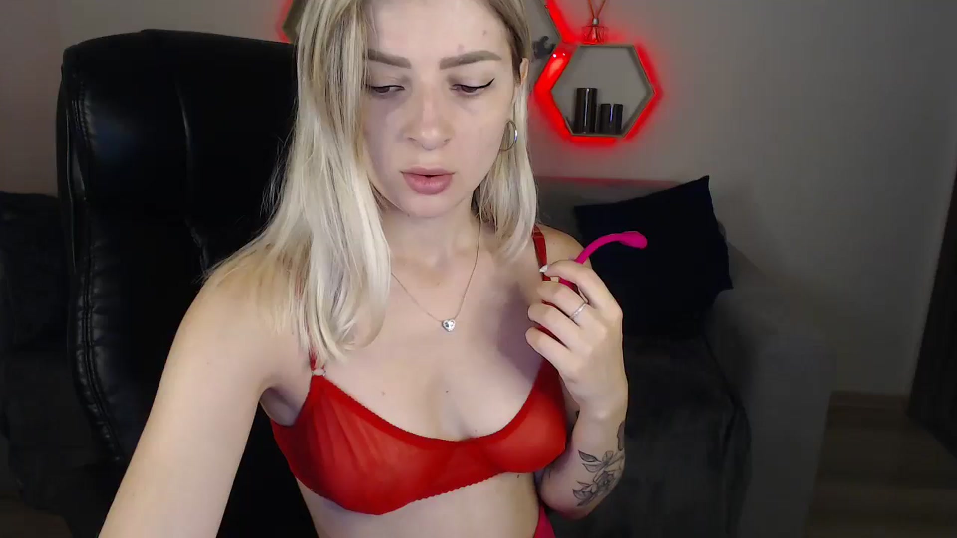 Gallery image thumbnail from NanaFox's myfreecams stream on, 08/10/2023, 08:31 image 1 of 20